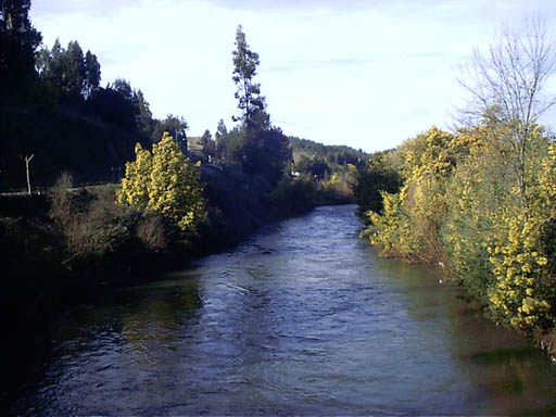 El río Quillén, en la comuna de Perquenco, actual Provincia de Cautín, Región de la Araucanía. Junto a él se celebró el parlamento de Quilín o Quillén, o paces de Quillén, del que emanó el tratado.