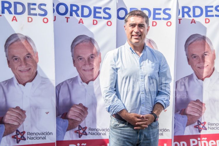 Desbordes desclasificó la encuesta de RN para el distrito 8